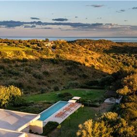 4 bedroom villa with infinity pool and sea views near Noto, Sicily, sleeps 8